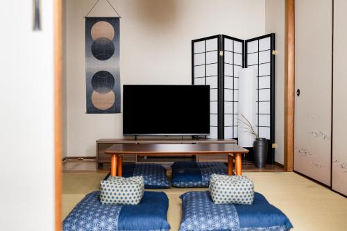 SKY Building 201 - Easy Airport Access & Comfortable Stay