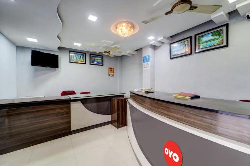 an empty waiting room with a bowling alley at Hotel O Elite Residency in Chennai