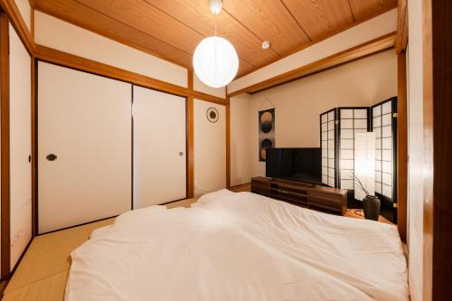 SKY Building 201 - Easy Airport Access & Comfortable Stay