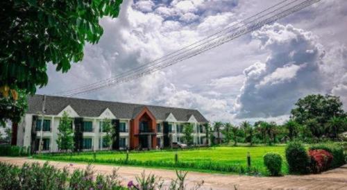 a rendering of a building with a green yard at Malang Por Hotel in Ban Yuan