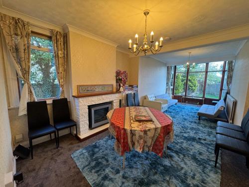 a living room with a table and a fireplace at Oxford Detached Villa 5 Rooms Free Parking 4km from City Center in Oxford