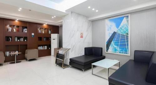 a waiting room with a chair and a window at City Comfort Inn Wuhan Jiefang Avenue Xinrong Light Rail Station in Wuhan