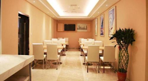 a conference room with white tables and white chairs at City Comfort Inn Wuhan Jiefang Avenue Xinrong Light Rail Station in Wuhan