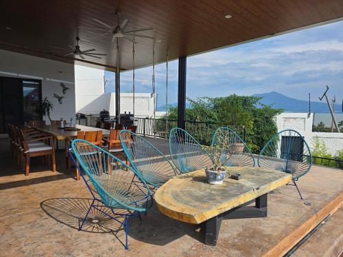 Foto dalla galleria di The White House has everything a Chantepec