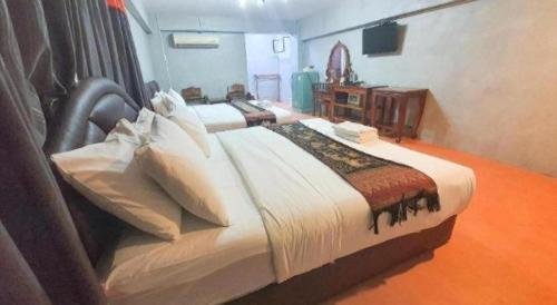 Letto o letti in una camera di Jirawan Hotel