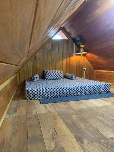 Χώρος καθιστικού στο 20/20 wood cabana