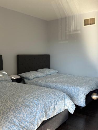 two beds in a room with two beds sidx sidx sidx at One Bet room in Whitby