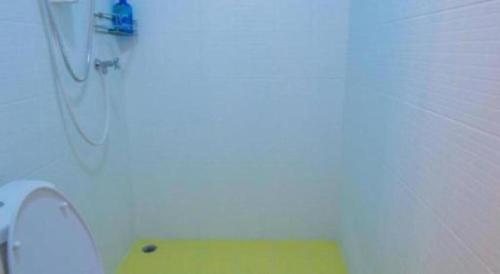 a bathroom with a shower with a toilet and a sink at De hostel in Prachuap Khiri Khan