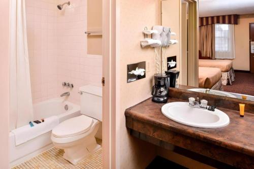 Ένα μπάνιο στο Americas Best Value Inn Alliance