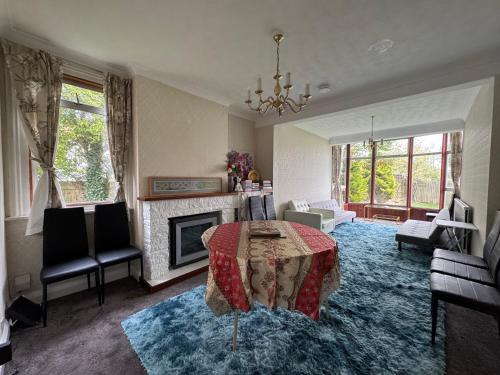 a living room with a table and a fireplace at Oxford Detached Villa 5 Rooms Free Parking 4km from City Center in Oxford