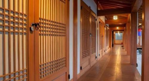 a hallway of a room with wooden stalls in a building at Nabijam Hanok Hotel in Jeonju