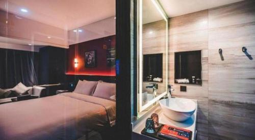 Letto o letti in una camera di M Hotel Shenzhen Nanshan