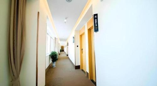 ZhangjiagangにあるGreenTree Inn Zhangjiagang Yangshe Old Street Stadiumのギャラリーの写真