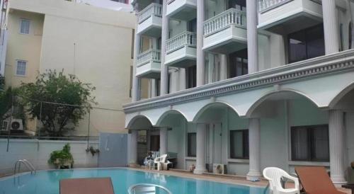 Πισίνα στο ή κοντά στο Honey Lodge
