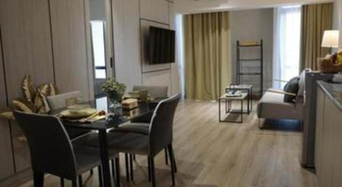 The Day Residenceにあるテレビまたはエンターテインメントセンター