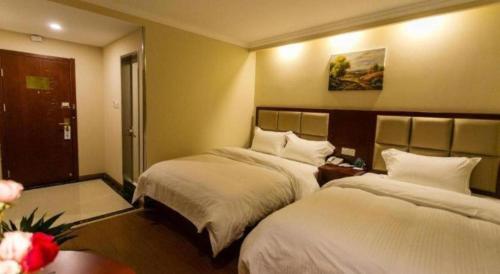 a hotel room with two beds in a room at GreenTree Inn Suzhou Guanqian Street Leqiao Metro Station in Suzhou