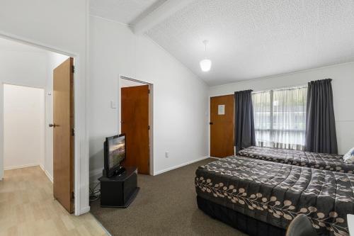 Ένα ή περισσότερα κρεβάτια σε δωμάτιο στο Tower Road Motel