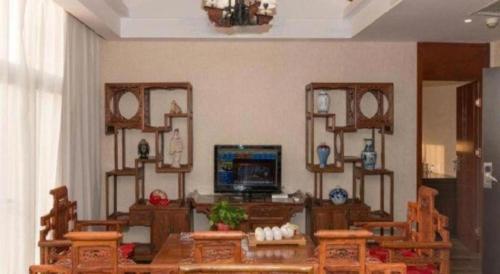 a living room with a television and mirrors on the wall at James Joyce Coffetel Xian Dayanta Metro Station Branch in Xi'an