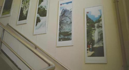 a group of pictures hanging on a wall at Shell Baoding Dongfeng Middle Road Kailian Hotel in Baoding