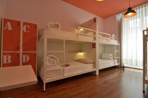 Tempat tidur dalam kamar di Far Home Atocha