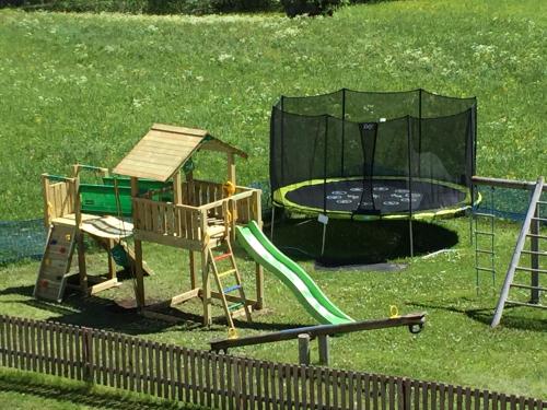 Zona de juegos infantil en Hotel Troschana