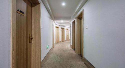 Fotografie z fotogalerie ubytování GreenTree Inn Jiaxing Tongxiang Tudian Express Hotel v destinaci Ťia-sing