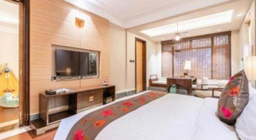 Телевизор и/или развлекательный центр в Xian Huaqingyutang Hotel
