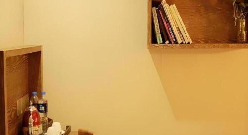 a corner of a room with a shelf with books at James Joyce Coffetel·Suqian Bus Station in Suqian