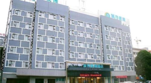 a large building with a lot of windows at City Comfort Inn Nanning Zoo Keyuan Avenue in Nanning