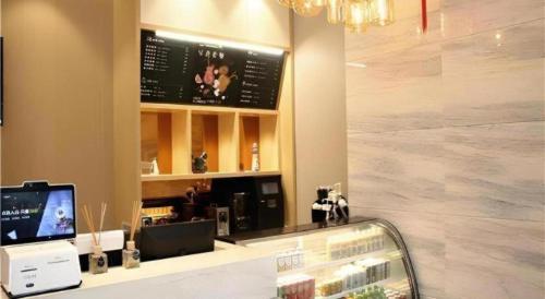 a restaurant with a counter with a menu on the wall at City Comfort Inn Nanning Zoo Keyuan Avenue in Nanning