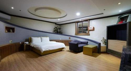 a hotel room with a bed and a television at Hotel Head-One in Uijeongbu