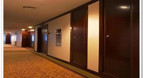 a hallway of a building with a carpet on the floor at Putian Haiyuan International Hotel in Putian
