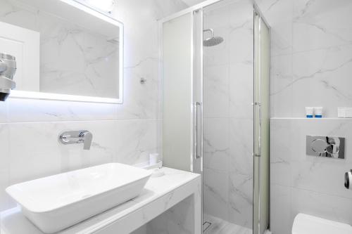 Un baño de Hotel Mathios