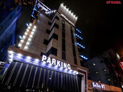 a building with a parking sign at night at Seven Motel Ansan in Ansan