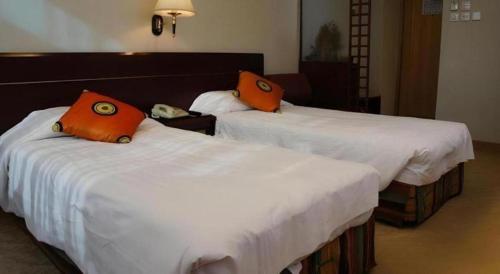 Postel nebo postele na pokoji v ubytování West Hotel