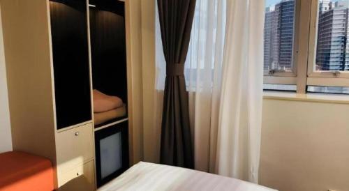 Postel nebo postele na pokoji v ubytování West Hotel