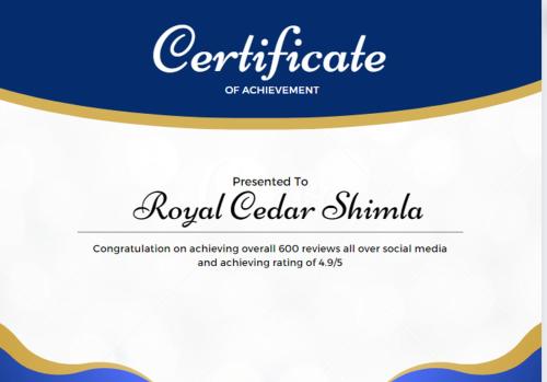 Una etiqueta para una jabonera similar a una azul y amarilla. en Hotel Royal Cedar Simla, en Shimla