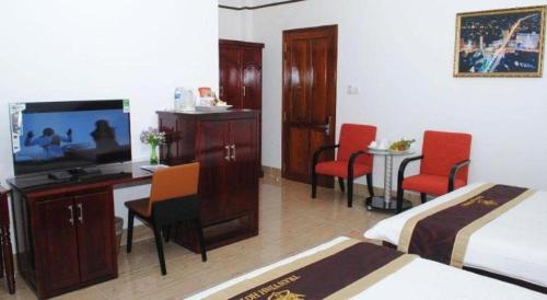 TV a/nebo společenská místnost v ubytování Tran Vinh Hotel