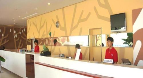 a restaurant with people sitting at a counter at 7 Days Inn Zhenjiang Jiangsu University in Zhenjiang