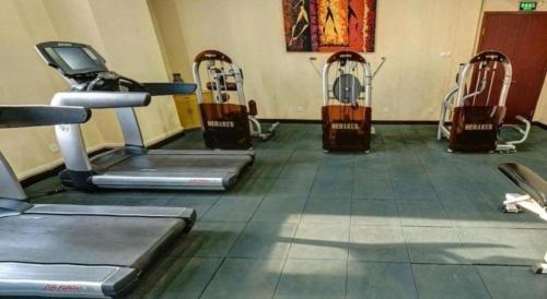 Fitness centrum a/nebo fitness zařízení v ubytování Beijing Jinjiang Fuyuan Hotel