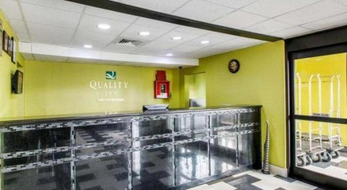 a fast food restaurant with a bar in a room at Quality Inn Prattville I-65 in Prattville