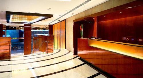 a lobby of a hotel with a bar in it at The Landmark Mandarin Oriental, Hong Kong in Hong Kong