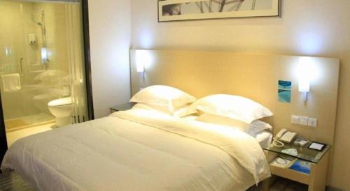 Postel nebo postele na pokoji v ubytování City Comfort Inn Beihai Hepu Bus Terminal