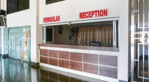 a building with a rejection sign on the side of it at Capital O 91534 Wisma Metro Permai in Makassar