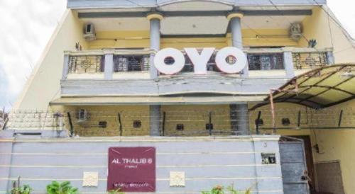 a building with a ovo sign on the side of it at OYO 643 Al Thalib 8 Syariah in Malang