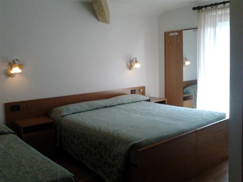 Ένα ή περισσότερα κρεβάτια σε δωμάτιο στο Hotel Denny