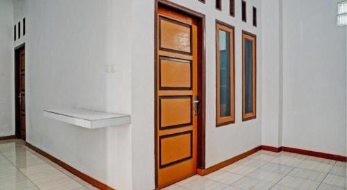 Gallery image of Hotel O Penginapan Hj Lilis 2 Syariah in Sukabumi