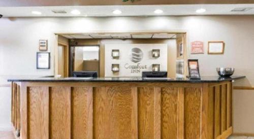 a bar in a room with a counter top at Quality Inn in Edgerton