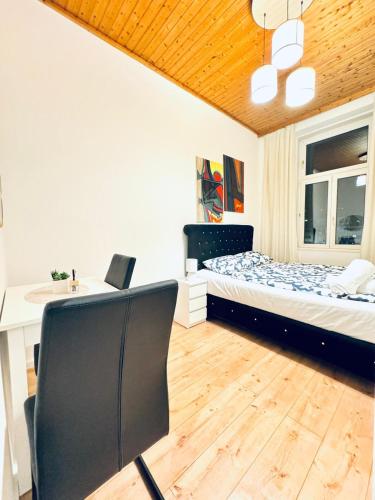 Elegant 5-Bedroom Residence Near Kaufpark Alterlaa