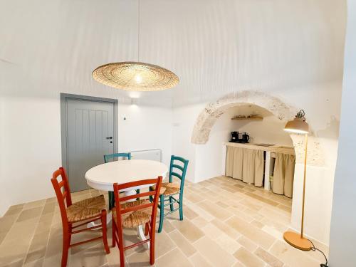 Nhà bếp/bếp nhỏ tại Borgo Cucumo by MONHOLIDAY